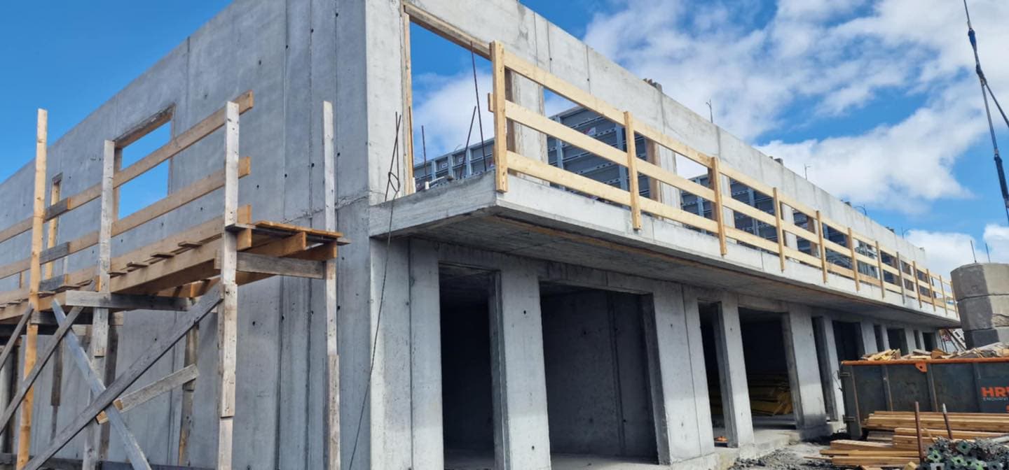 Nútímaleg byggingarframkvæmd frá BF2 með hreinum frágangi.